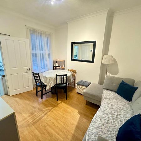 4 Bedroom House In Turnpike Lane/Wood Green London Eksteriør billede