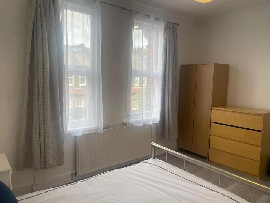 4 Bedroom House In Turnpike Lane/Wood Green London Eksteriør billede