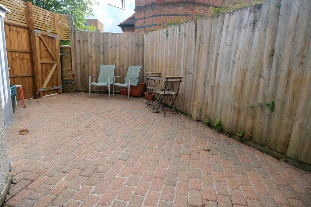 4 Bedroom House In Turnpike Lane/Wood Green London Eksteriør billede