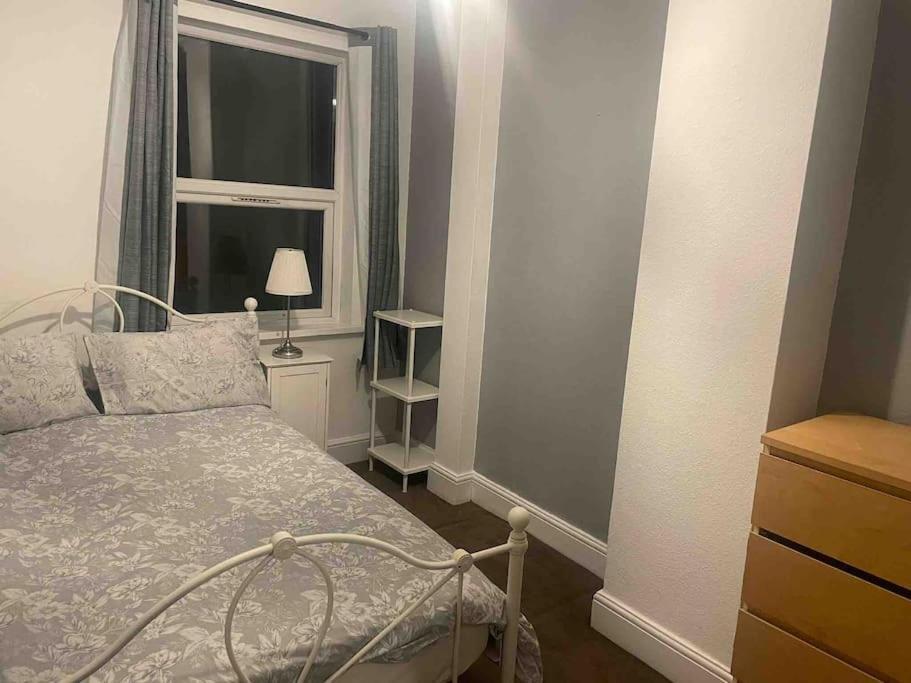 4 Bedroom House In Turnpike Lane/Wood Green London Eksteriør billede