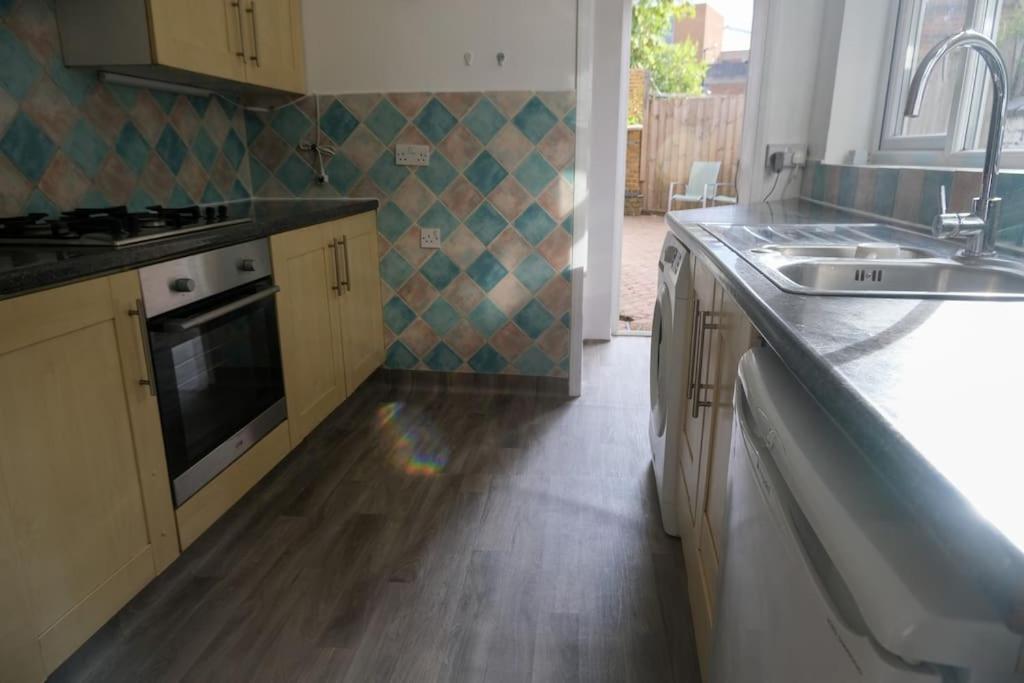 4 Bedroom House In Turnpike Lane/Wood Green London Eksteriør billede