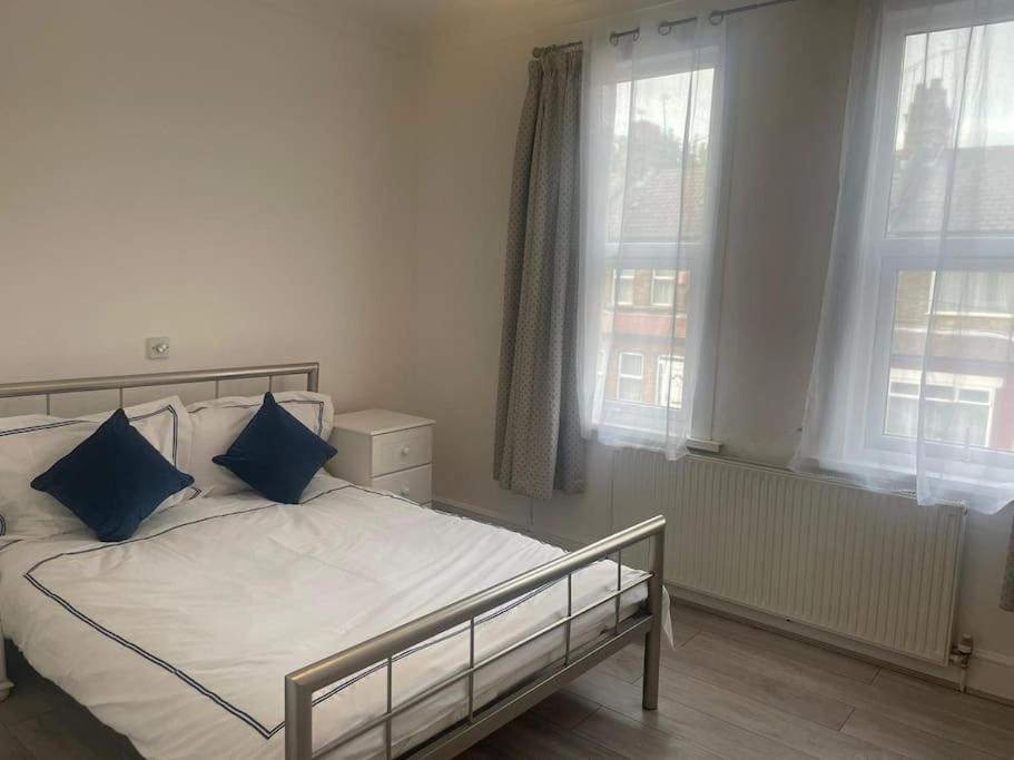 4 Bedroom House In Turnpike Lane/Wood Green London Eksteriør billede