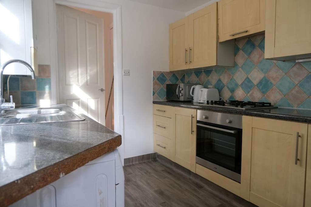 4 Bedroom House In Turnpike Lane/Wood Green London Eksteriør billede